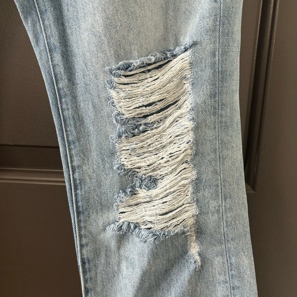 By Together Distressed Light Wash High Waisted Boyfriend Jeans in Size Medium - Picture 4 of 9